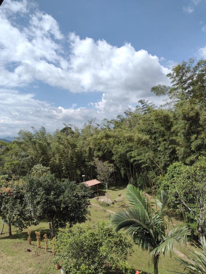 Finca clima templado, quebrada y jacuzzi; los clientes pueden usar todo el espacio y no tendrán que compartirlo con el anfitrión ni con otros huéspedes, calles en buen estado Alban  Exterior foto