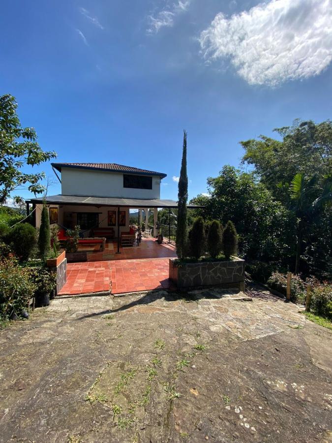 Finca clima templado, quebrada y jacuzzi; los clientes pueden usar todo el espacio y no tendrán que compartirlo con el anfitrión ni con otros huéspedes, calles en buen estado Alban  Exterior foto