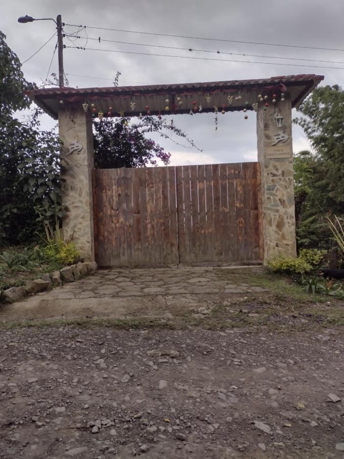 Finca clima templado, quebrada y jacuzzi; los clientes pueden usar todo el espacio y no tendrán que compartirlo con el anfitrión ni con otros huéspedes, calles en buen estado Alban  Exterior foto